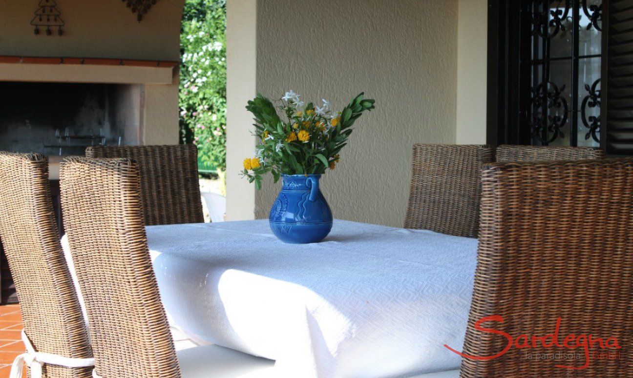 Villa Monica | Esstisch auf der Terrasse Esstisch auf der Terrasse