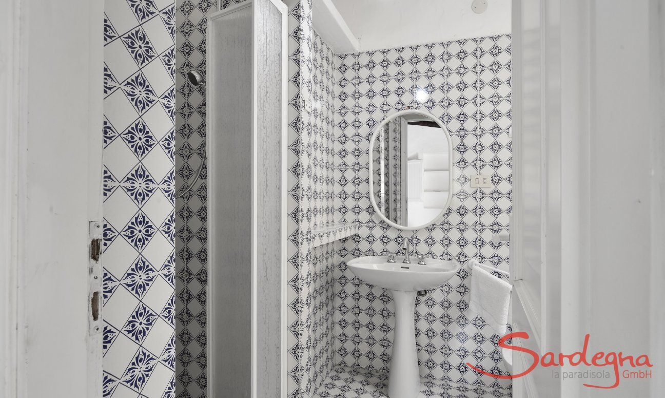 Villa Bella | Ensuite-Bad vom Schlafzimmer 3 Bad mit Dusche Villa Bella