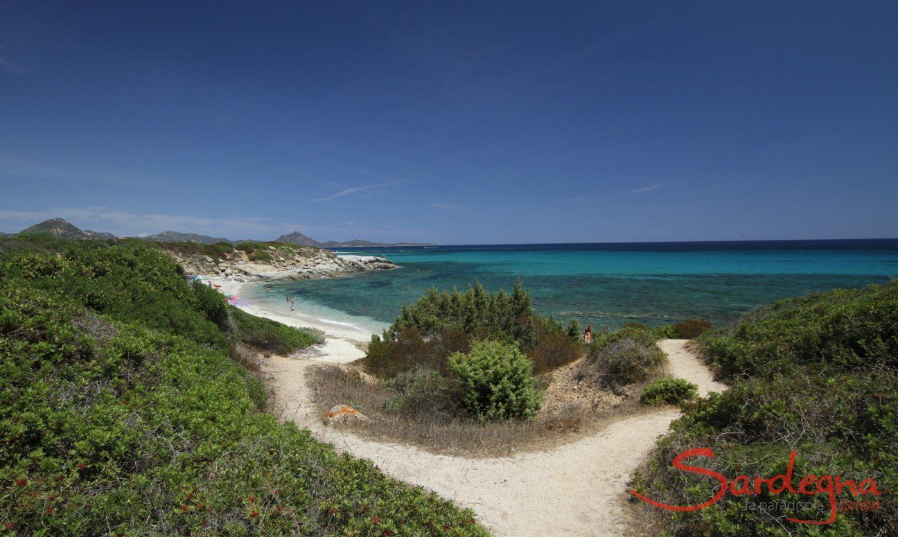 Sandweg zum Strand von Sant Elmo