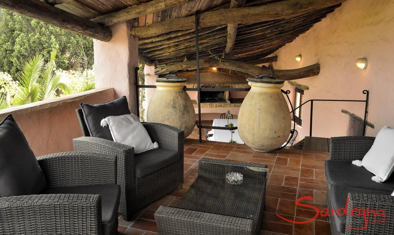 Villa Fiori 1 | Gemütlicher Loungebereich auf der oberen Terrasse Gemütlicher Loungebereich auf der oberen Terrasse