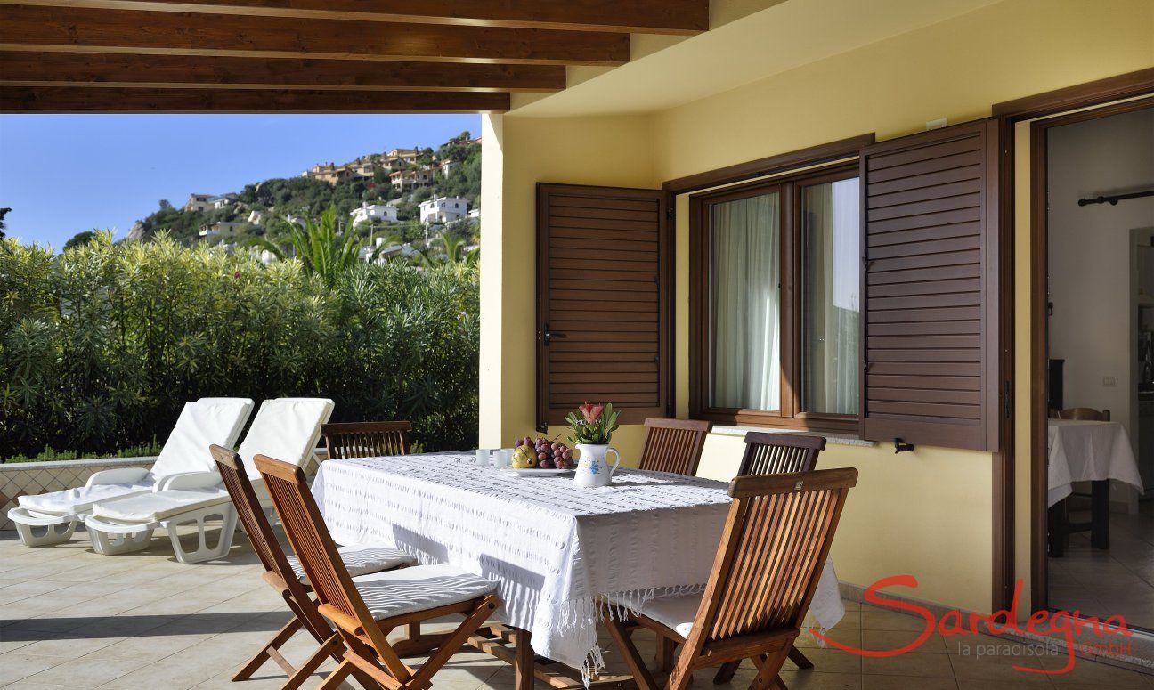 Villa Rosamar | Überdachte Terrasse Sardinien