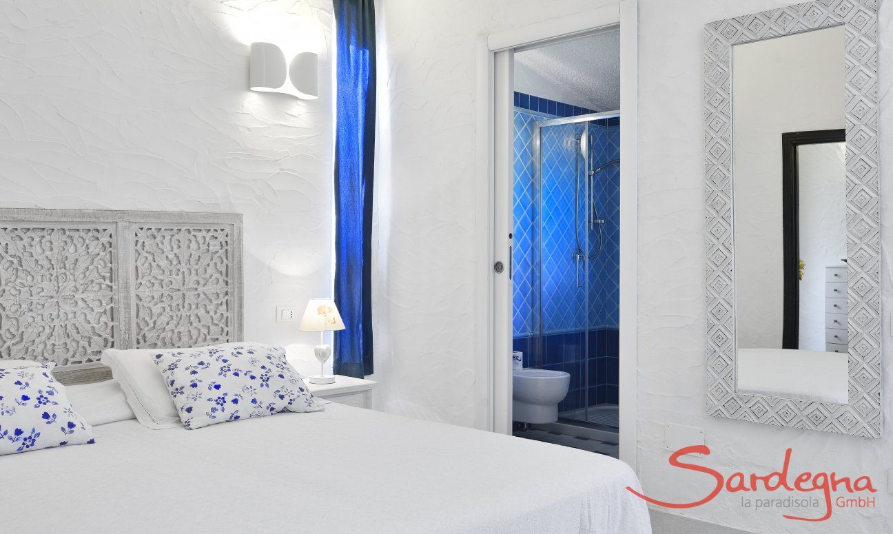 Schlafzimmer 1 mit en-suite Badezimmer  Villa Serena, Costa Rei