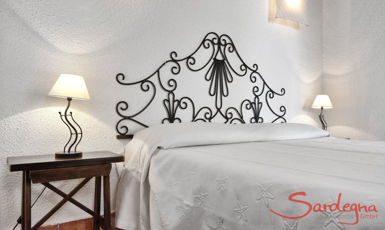 Villetta Quattro | Schlafzimmer 1 mit Doppelbett und Meerblick Schlafzimmer 1 mit Doppelbett und Meerblick
