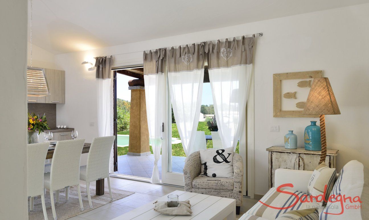 Villa Campidano 21 | Wohnbereich mit Terrassenzugang Wohnzimmer mit Ausgang zum Pool von Villa Campidano 21