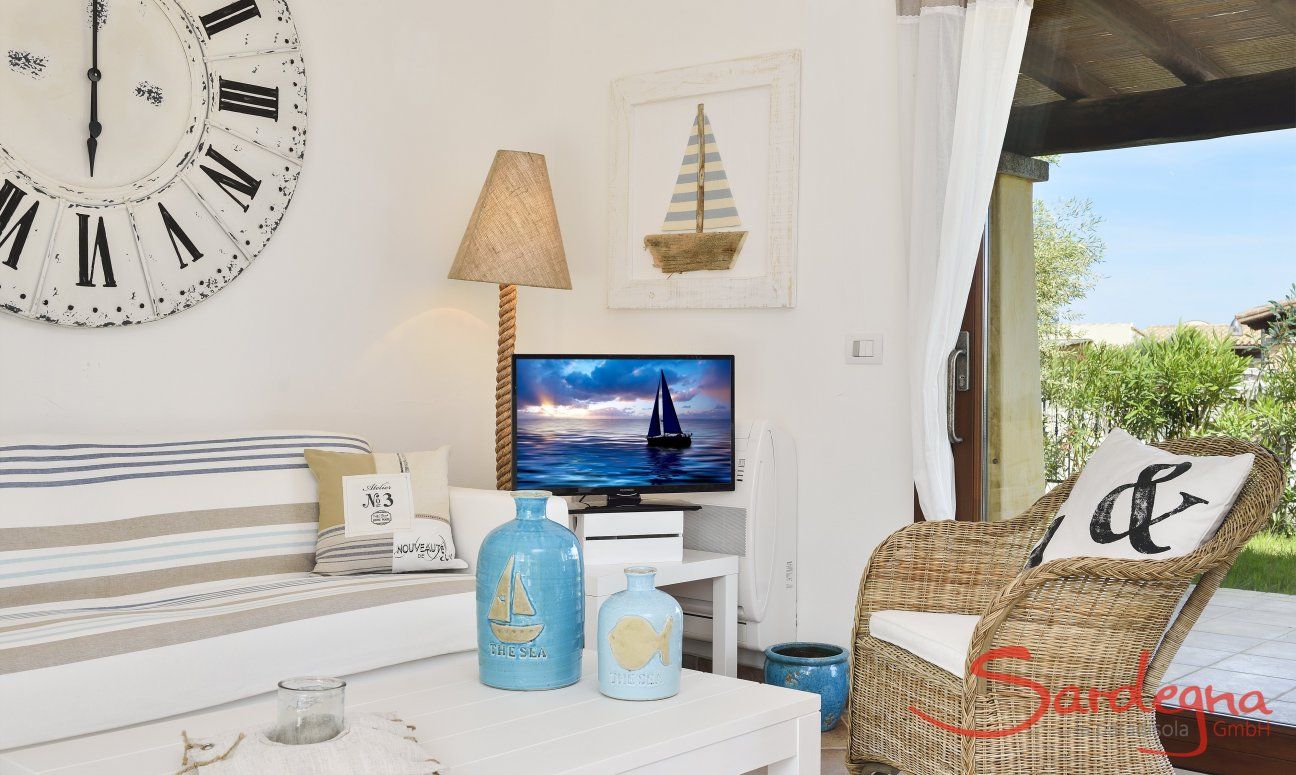 Villa Campidano 8 | Sofa und TV im Wohnzimmer Wohnzimmer