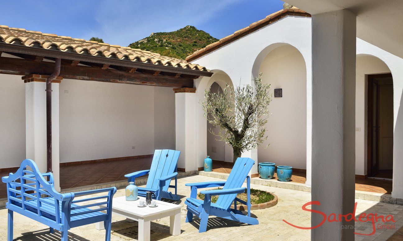 Villa Campidano 7 | Campidanischer Innenhof mit Gartenmöbeln Campidano 7