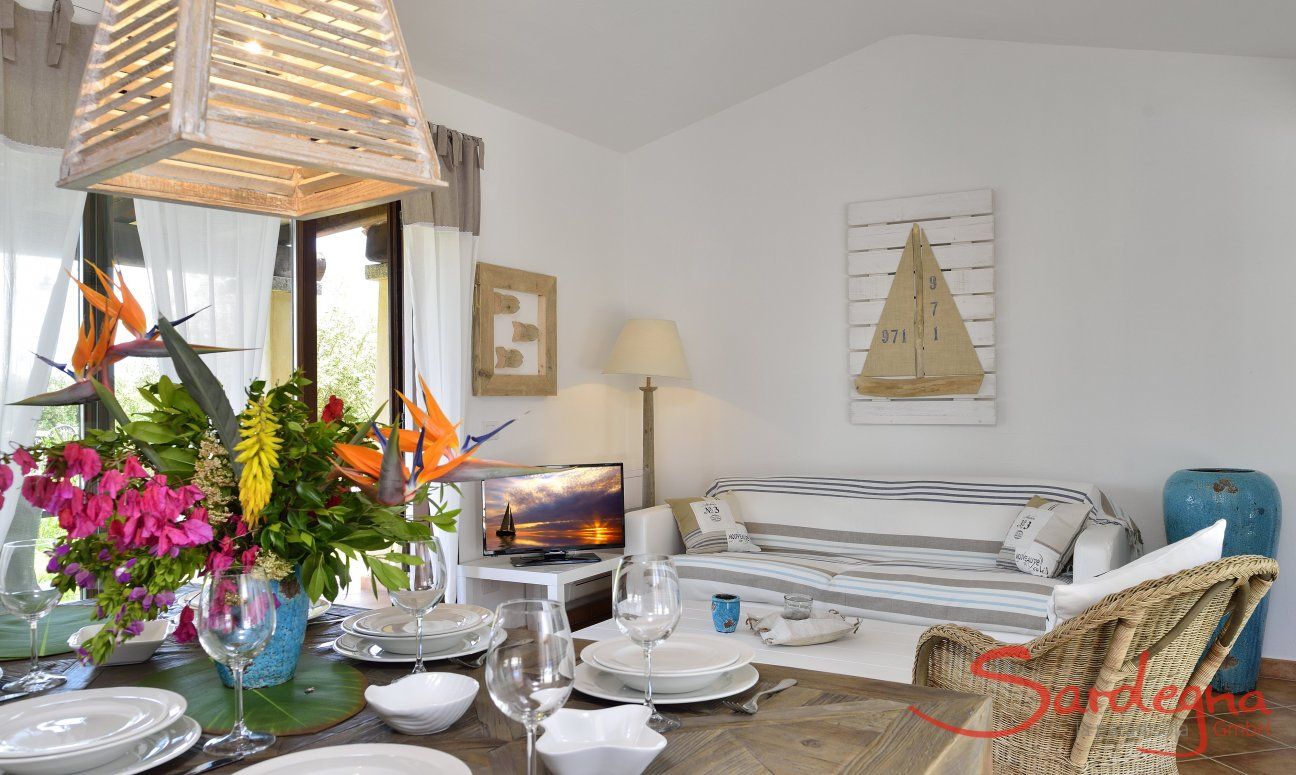 Villa Campidano 7 | Wohnzimmer mit Esstisch und Sofa Essen