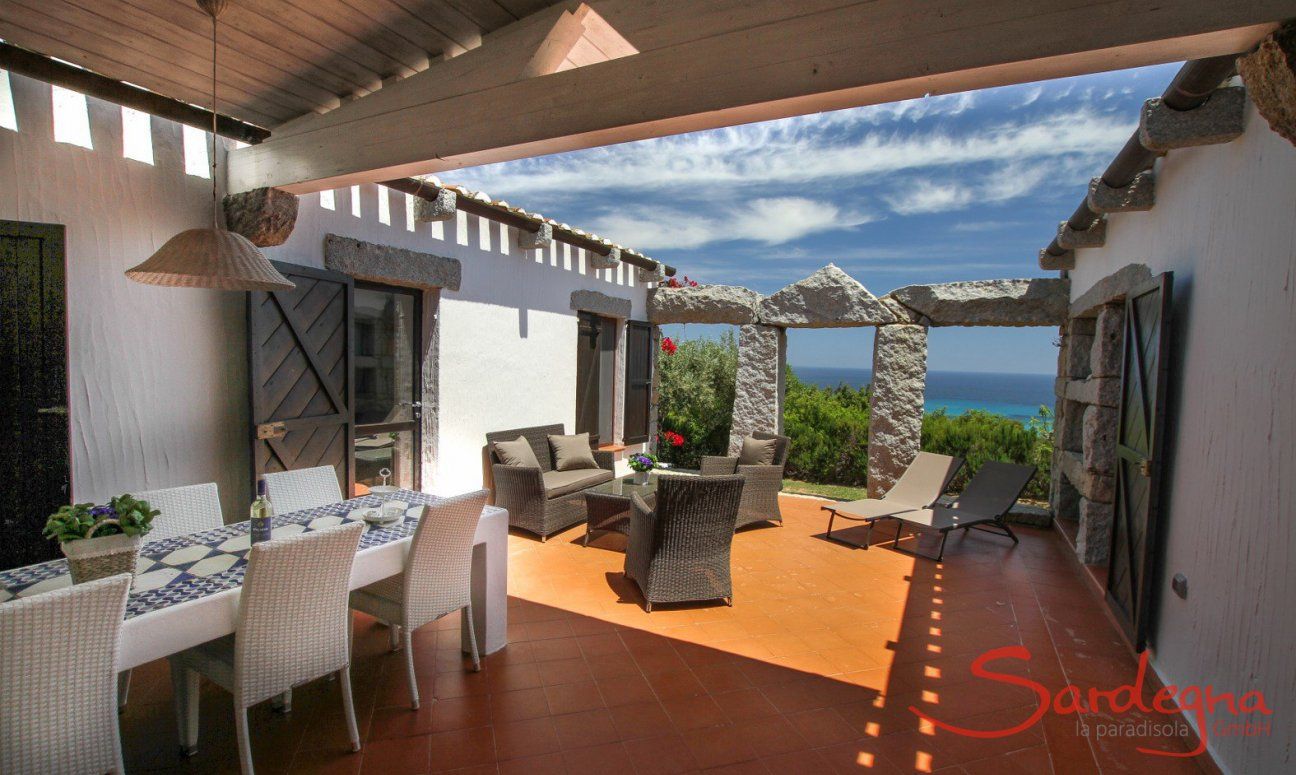 Casa 17 | Große Terrasse mit Essbereich und Meerblick Große Terrasse mit Essbereich und Meerblick