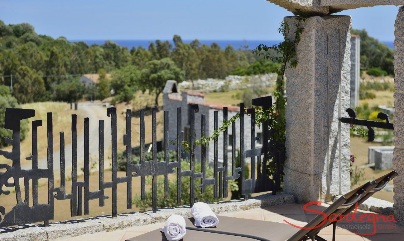 Li Conchi 6 | Relaxen auf gemütlichen Sonnenliegen auf der Terrasse mit Meerblick Patio