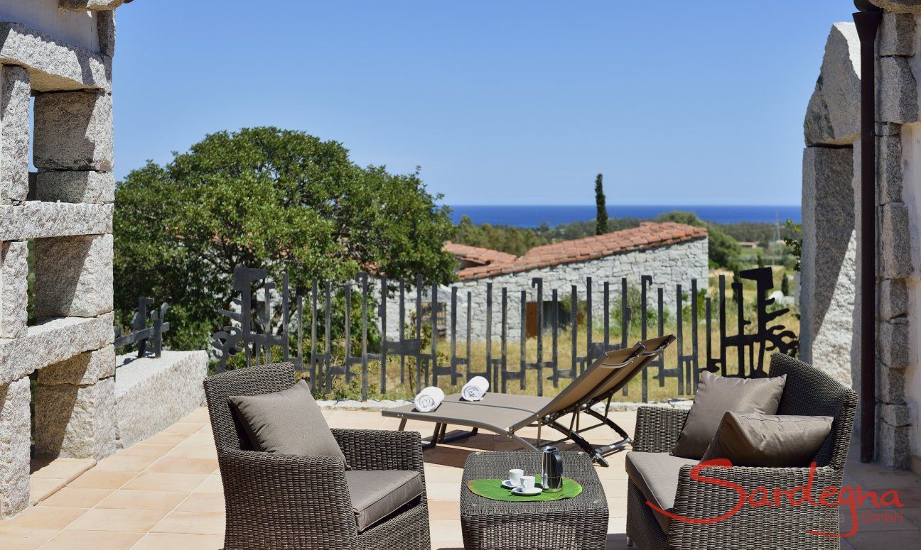 Li Conchi 1 | Patio mit gemütlichem Aussensofa, Sonnenliegen und Meerblick Patio