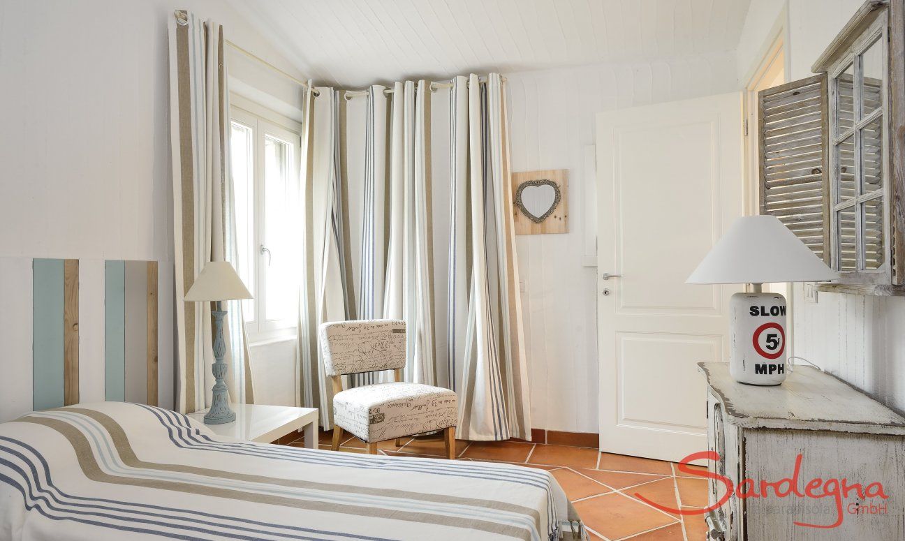 Li Conchi 16 | Schlafzimmer 2 mit zwei Einzelbetten und Wandschrank Schlafzimmer 2