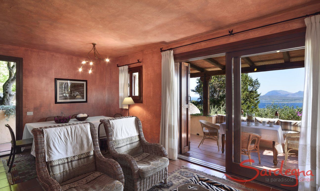 Apartment Country Club 2 | Wohnbereich mit Esstisch und Terrassenzugang Wohnbereich mit Esstisch und Terrassenzugang