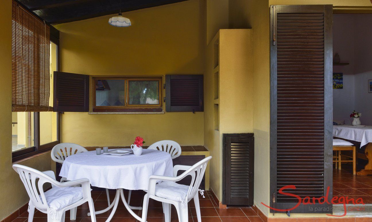 Villa Maria Lina | Essbereich im Freien mit Zugang zum Wohnzimmer Essbereich im Freien mit Zugang zum Wohnzimmer