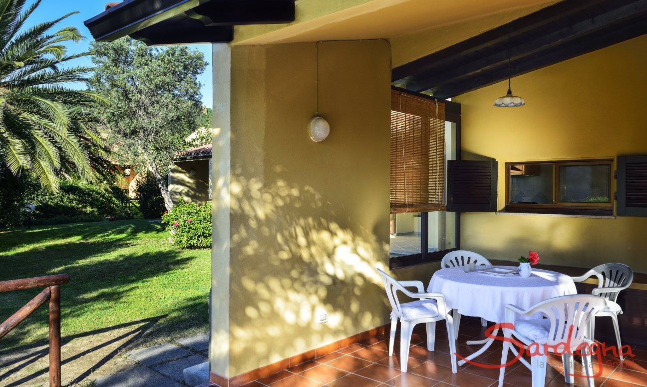 Villa Maria Lina | Überdachte Terrasse mit Essplatz Überdachte Terrasse mit Essplatz