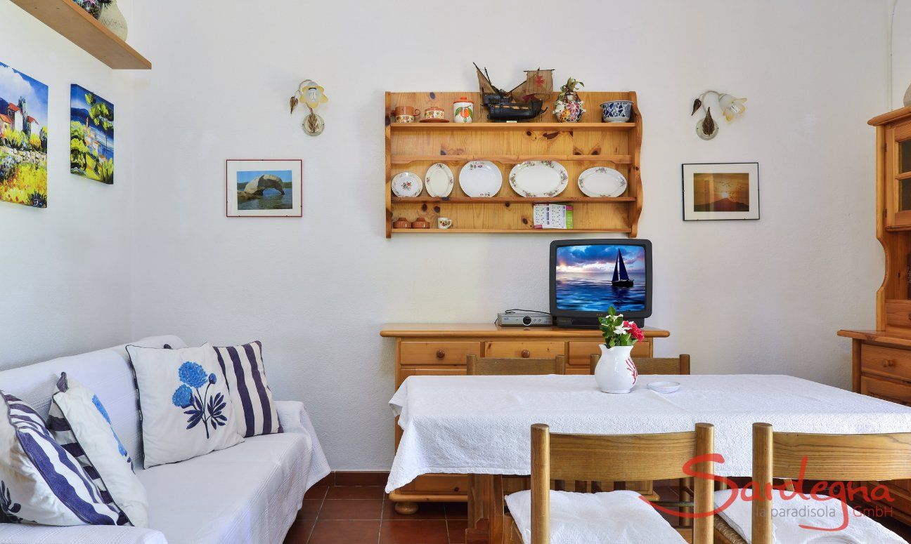 Villa Maria Lina | Wohnbereich mit Sofa und Essplatz Wohnbereich mit Sofa und Essplatz