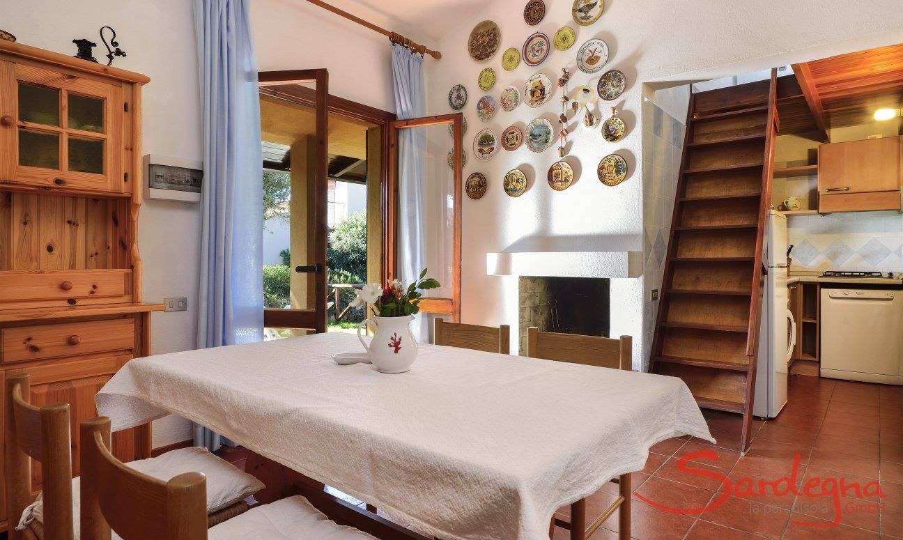 Villa Maria Lina | Wohnbereich mit Treppe zur Mansarde Wohnbereich mit Treppe zur Mansarde
