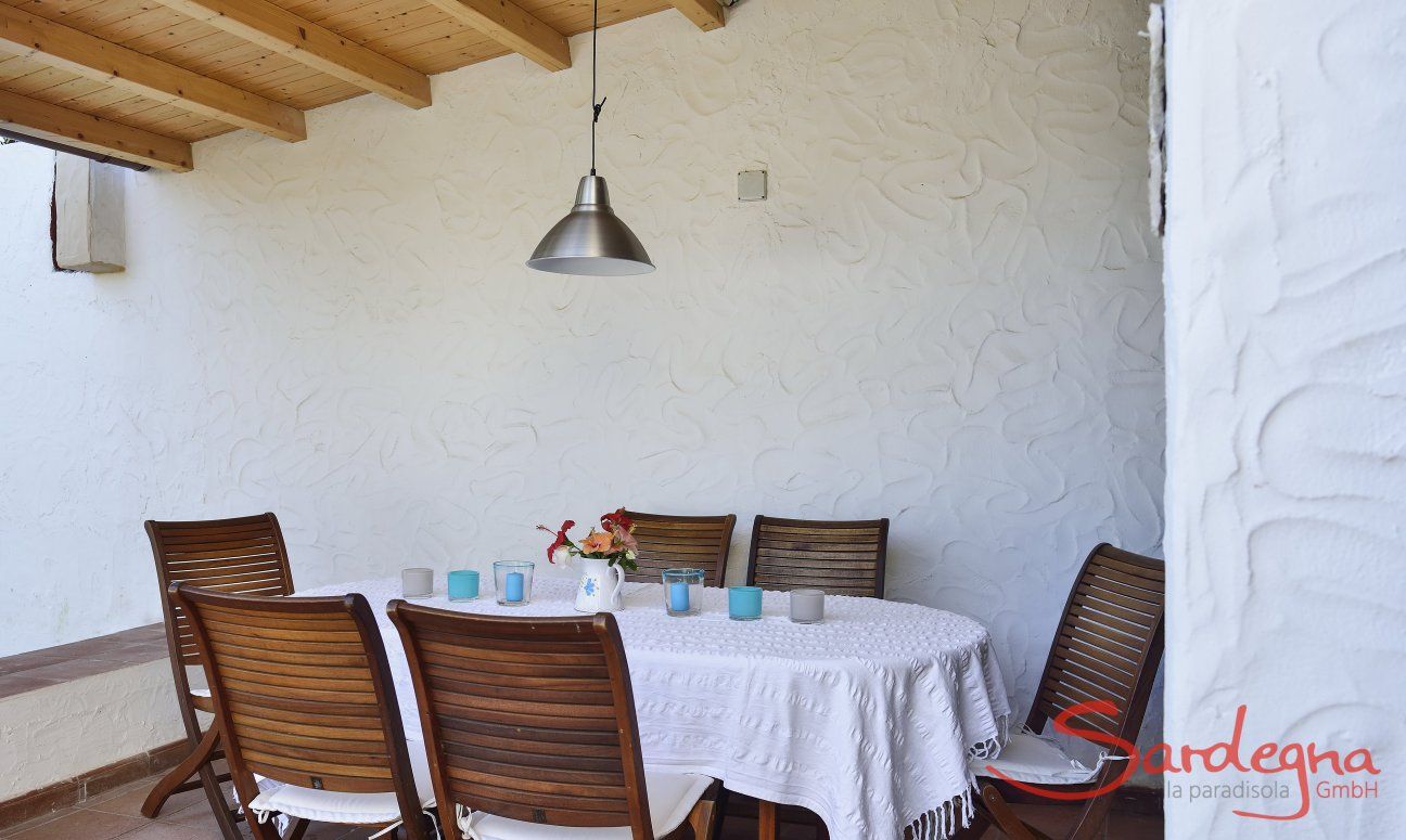 Villa Gaia | Überdachter Essbereich auf der Terrasse Überdachter Essbereich auf der Terrasse