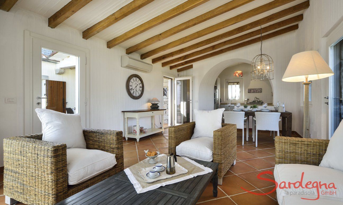 Li Conchi 9 | Wohn-und Essbereich mit gemütlicher Sofaecke Wohn- und Essbereich des Ferienhauses Li Conchi 9, Cala Sinzias