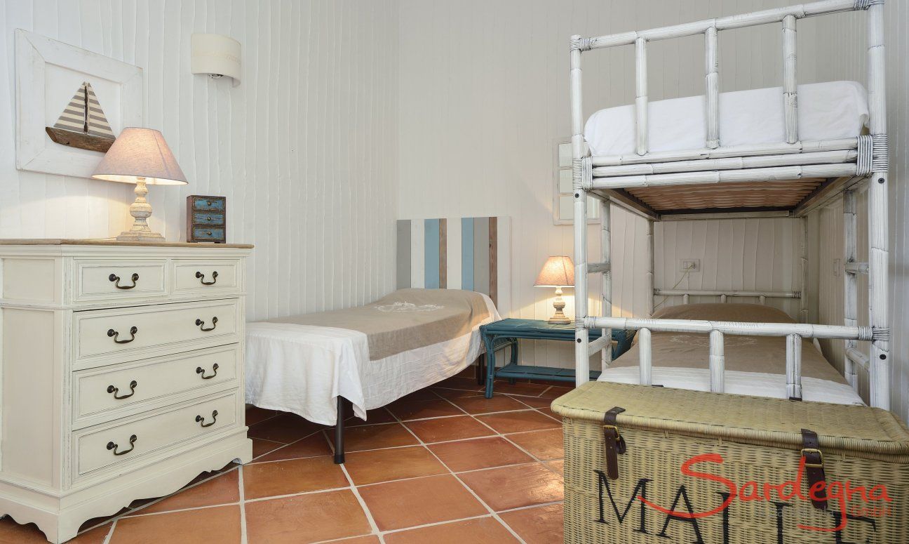 Li Conchi 2 | Schlafzimmer 2 mit einem Hochbett und einem Einzelbett Schlafzimmer 2
