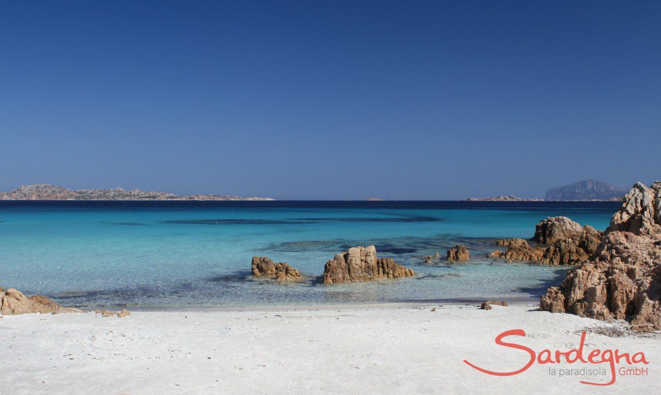 Spiaggia del Principe, Romazzino, 24 km. weit entfernt 