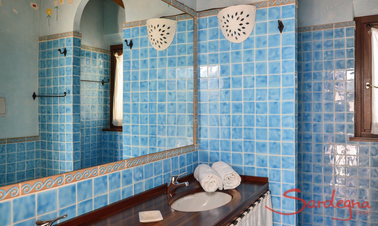 Villa Domus 9d | Badezimmer mit Dusche und zwei Waschbecken Badezimmer mit Dusche und zwei Waschbecken