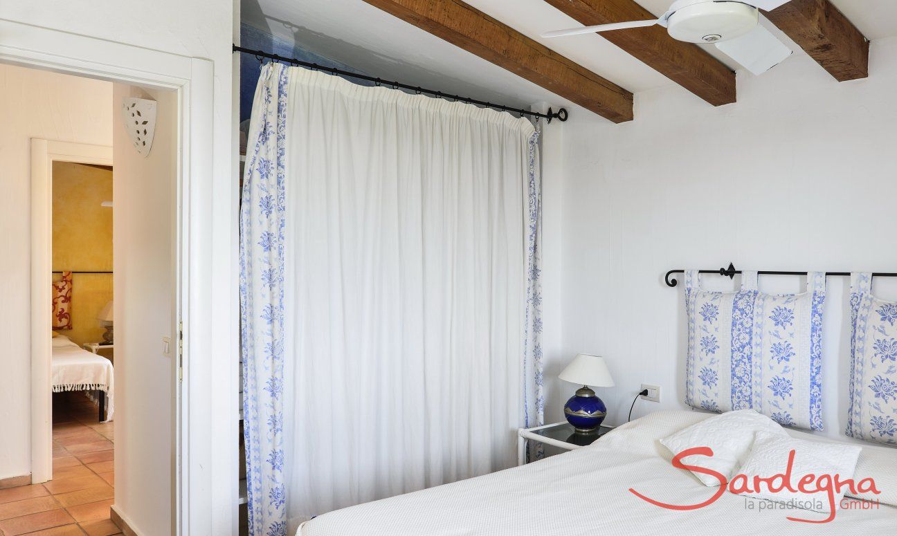 Penthouse Domus 16 | Schlafzimmer 1 mit Blick auf den Flur Schlafzimmer 1 mit Blick auf den Flur