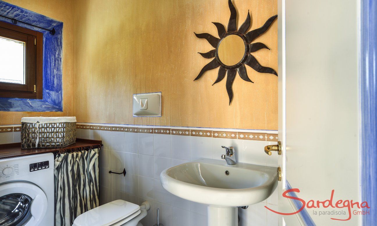 Penthouse Domus 16 | Badezimmer 2 mit Waschmaschine Domus di Pitrizza