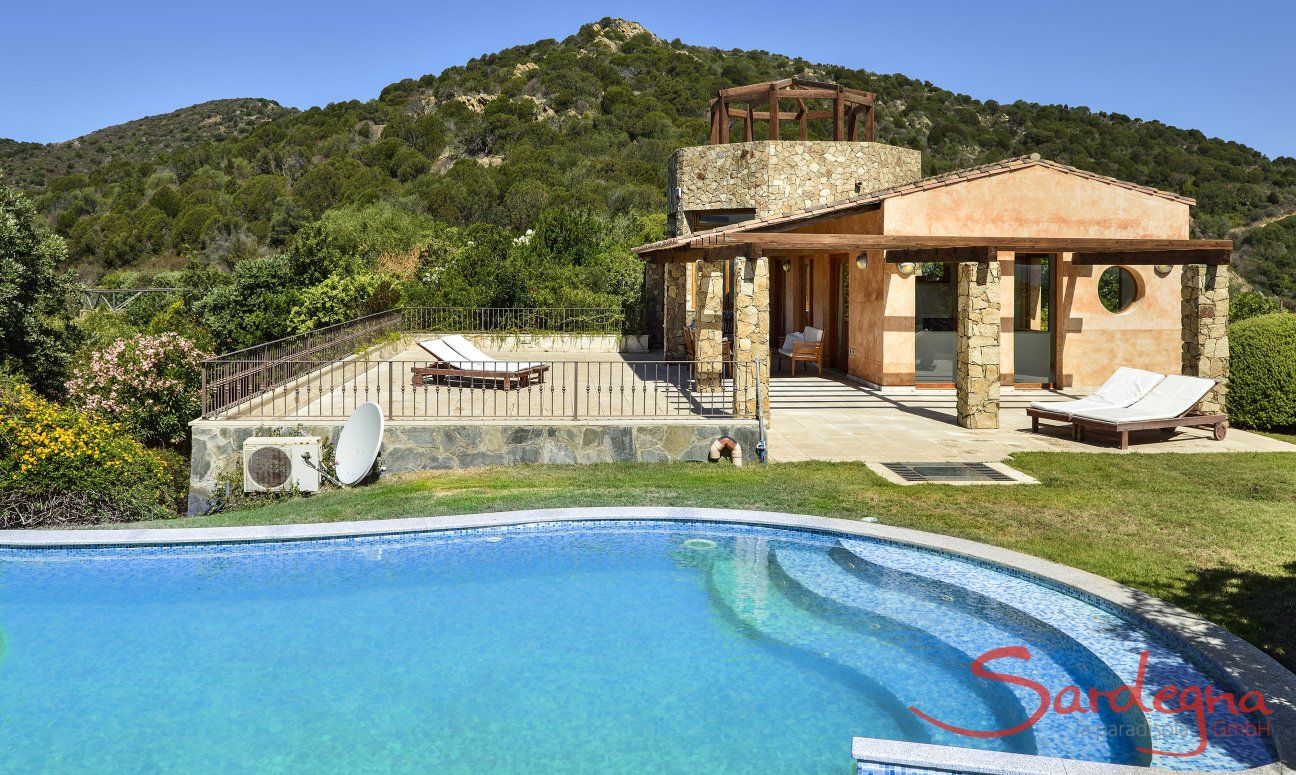 Poolvilla Uber Der Bucht Von Chia Sardinien De