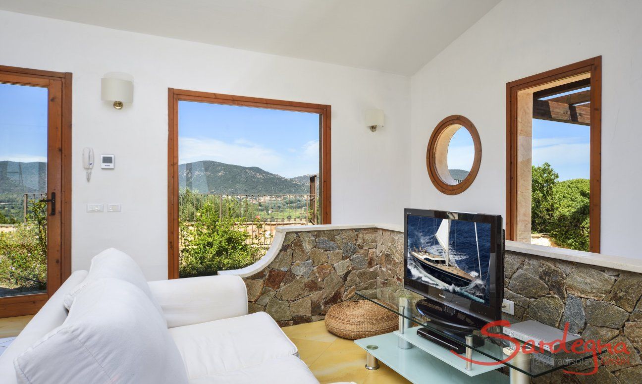 Villa Torretta Chia | Heller Wohnbereich, dank der vielen Fenster Heller Wohnbereich, dank der vielen Fenster