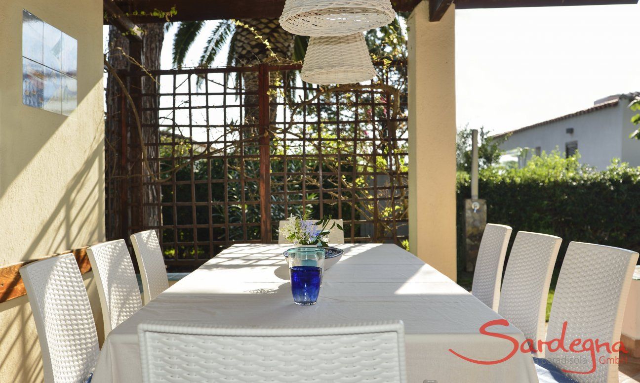 Villa Ibiscus | Überdachter Essbereich auf der Terrasse Überdachter Essbereich auf der Terrasse