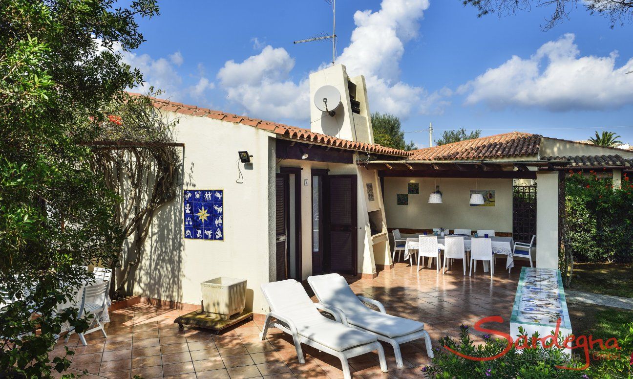 Villa Ibiscus | Haus-und Terrassenansicht der Villa Ibiscus Haus-und Terrassenansicht der Villa Ibiscus
