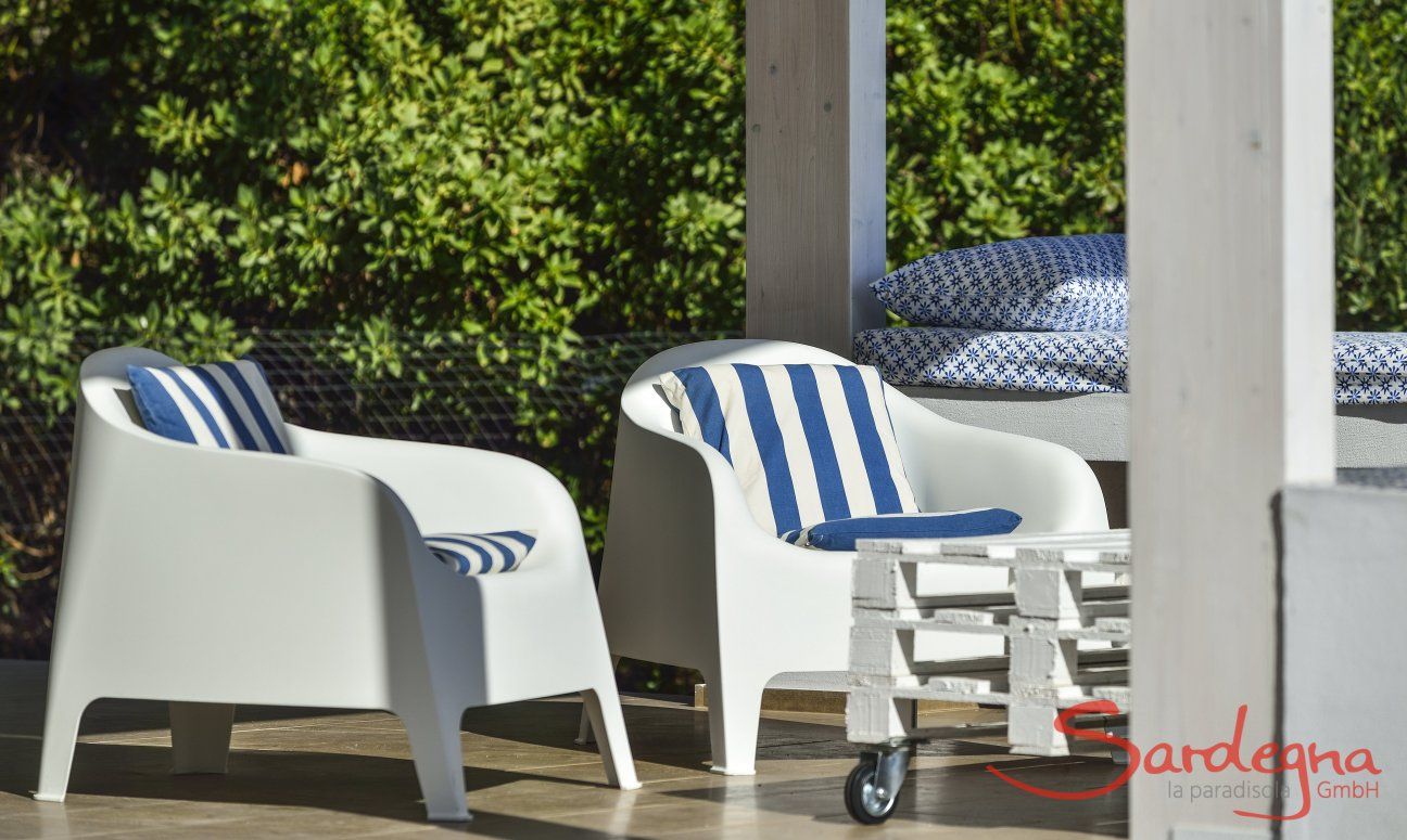 Villa Graziano | Terrasse mit modernen Außenmöbeln Terrasse, Details