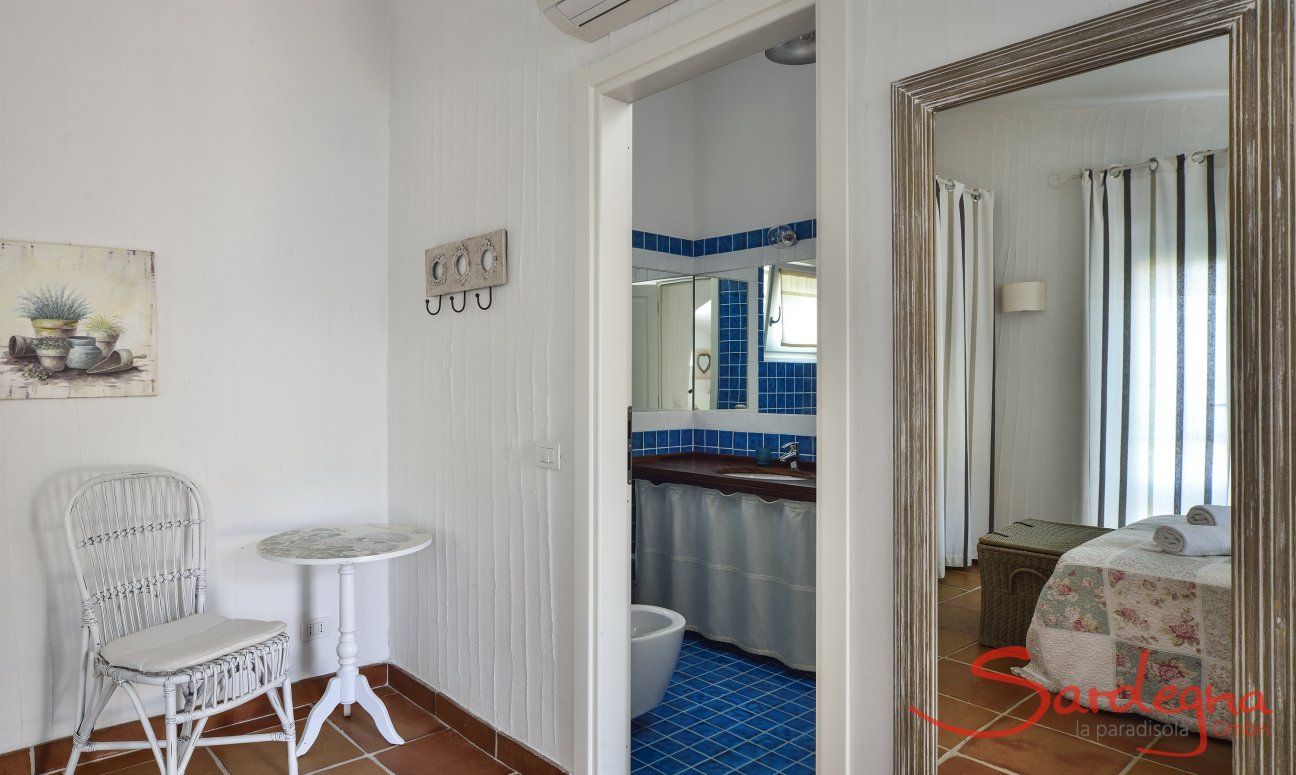 Li Conchi 20 | Blick ins ensuite-Bad vom Schlafzimmer 1 Blick ins ensuite-Bad