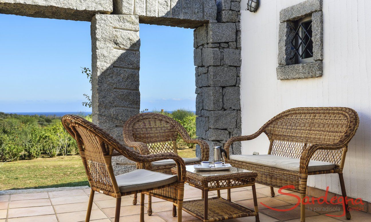 Li Conchi 38 | Terrasse mit kleinem Außensofa und Meerblick Terrasse mit Meerblick