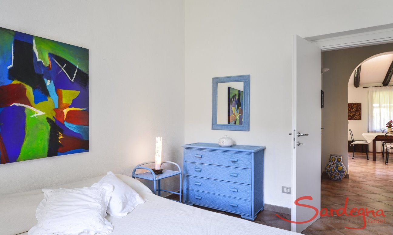 Villa La Viola | Schlafzimmer 1 mit Blick in den Flur Schlafzimmer 1 mit Blick in den Flur