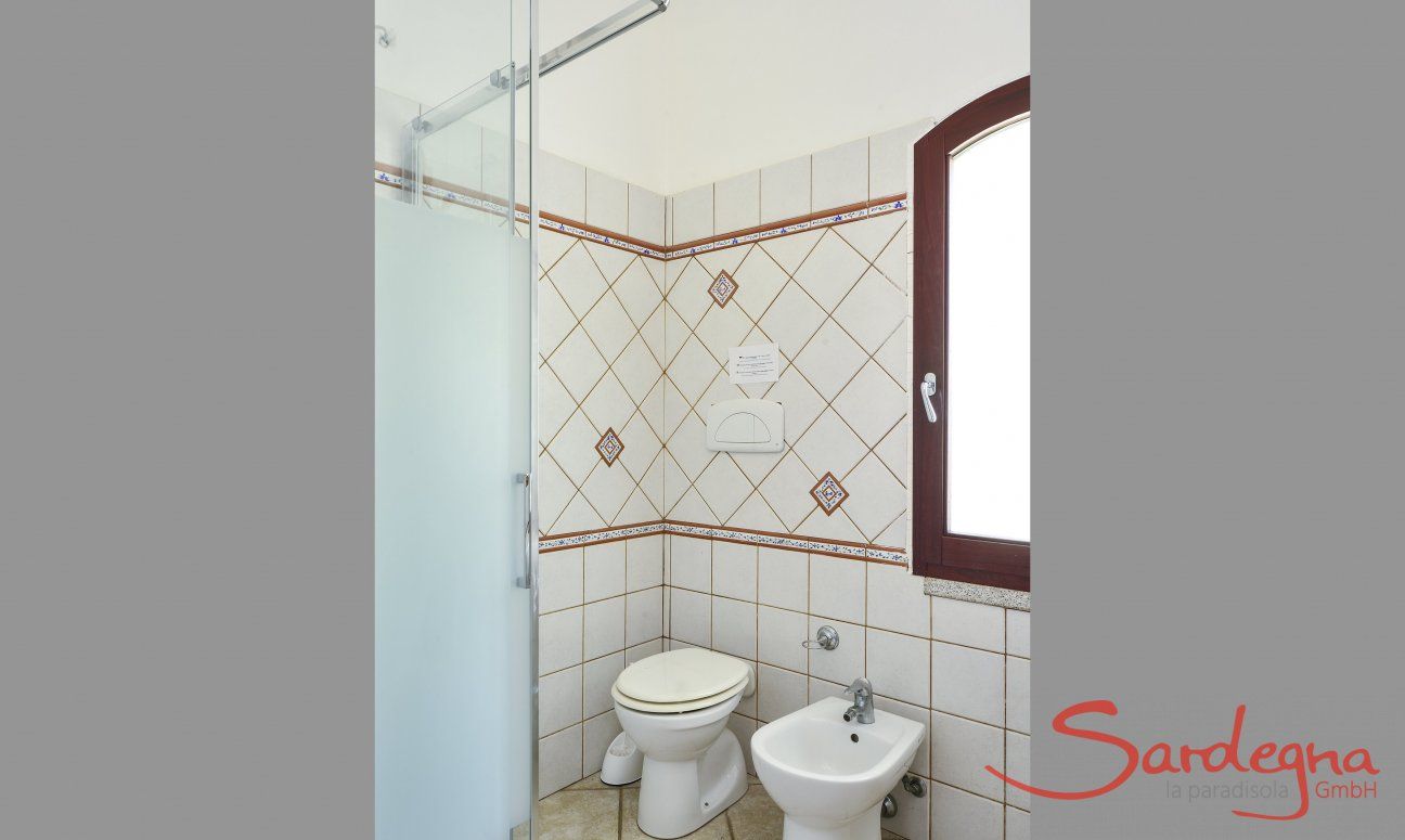 Villa Le Ginestre 1 | Bad 1 oben mit Dusche und Bidet Bad 1 oben mit Dusche und Bidet