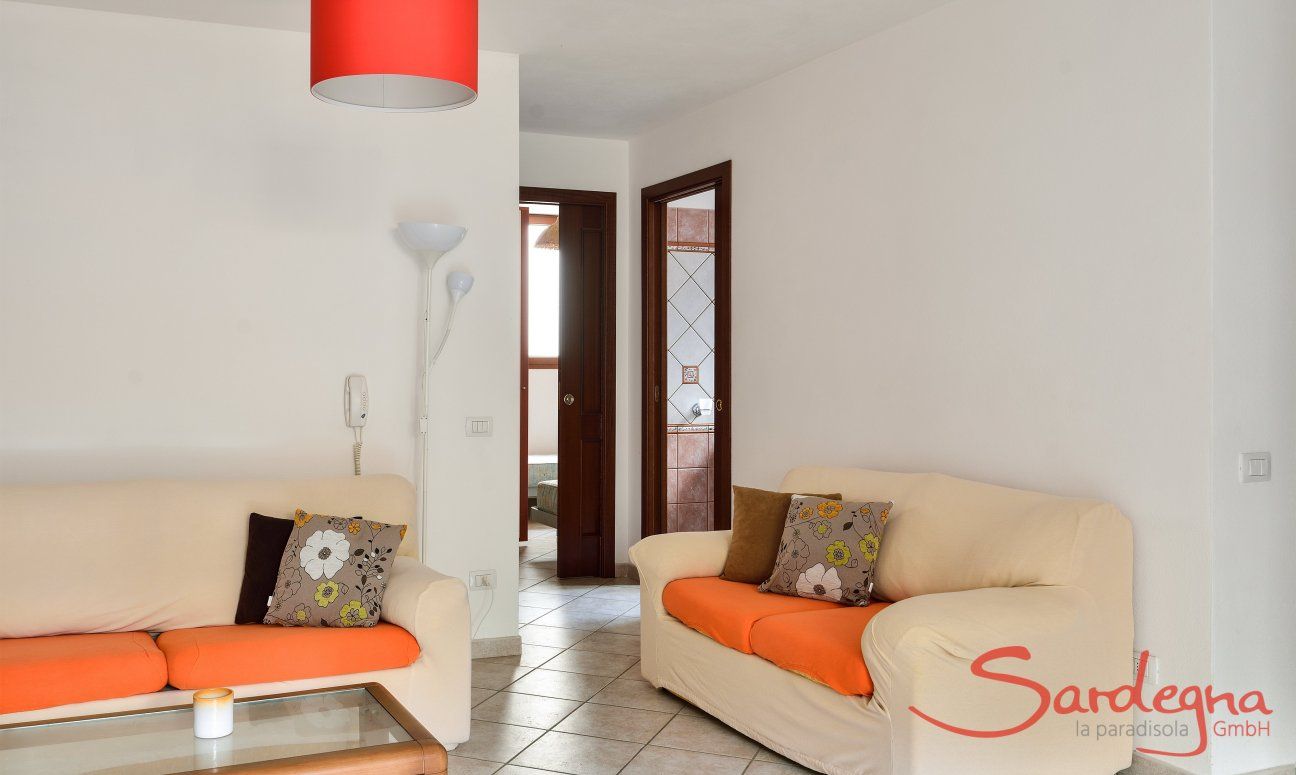 Villa Le Ginestre 2 | Wohnbereich 2 mit einer Sofaecke Wohnbereich im Souterrain mit einer Sofaecke