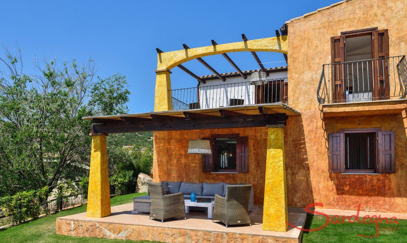 Apartment Orchidea-B | Überdachte Terrasse mit Sitzmöblen Villa Orchidea B und C