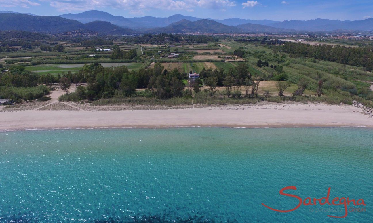 Apartment Orri 3 | Luftbild auf Orri und den direkten Strand Luftaufnahme Orri und Strandabschnitt