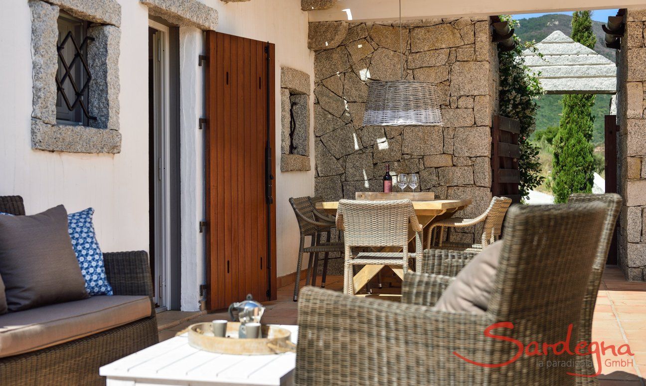 Li Conchi 4 | Leben im Freien auf der Terrasse mit Sofa und Esstisch Terrasse