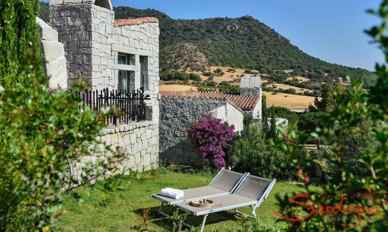 Li Conchi 5 | Natur umgibt das Haus Natürlicher, mediteraner Garten Ferienhaus Li Conchi 5