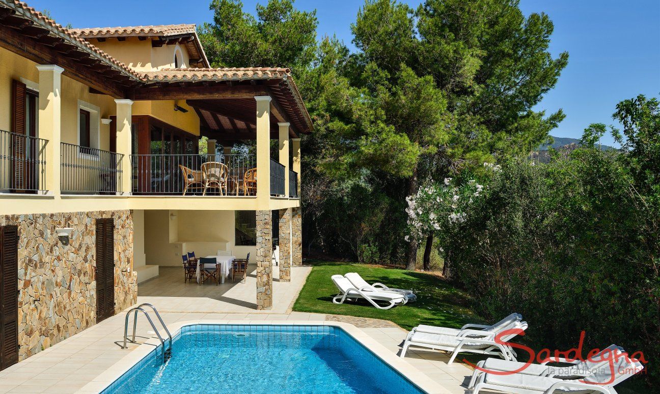 Villa Le Poiane | Hausansicht mit Pool Hausansicht mit Pool