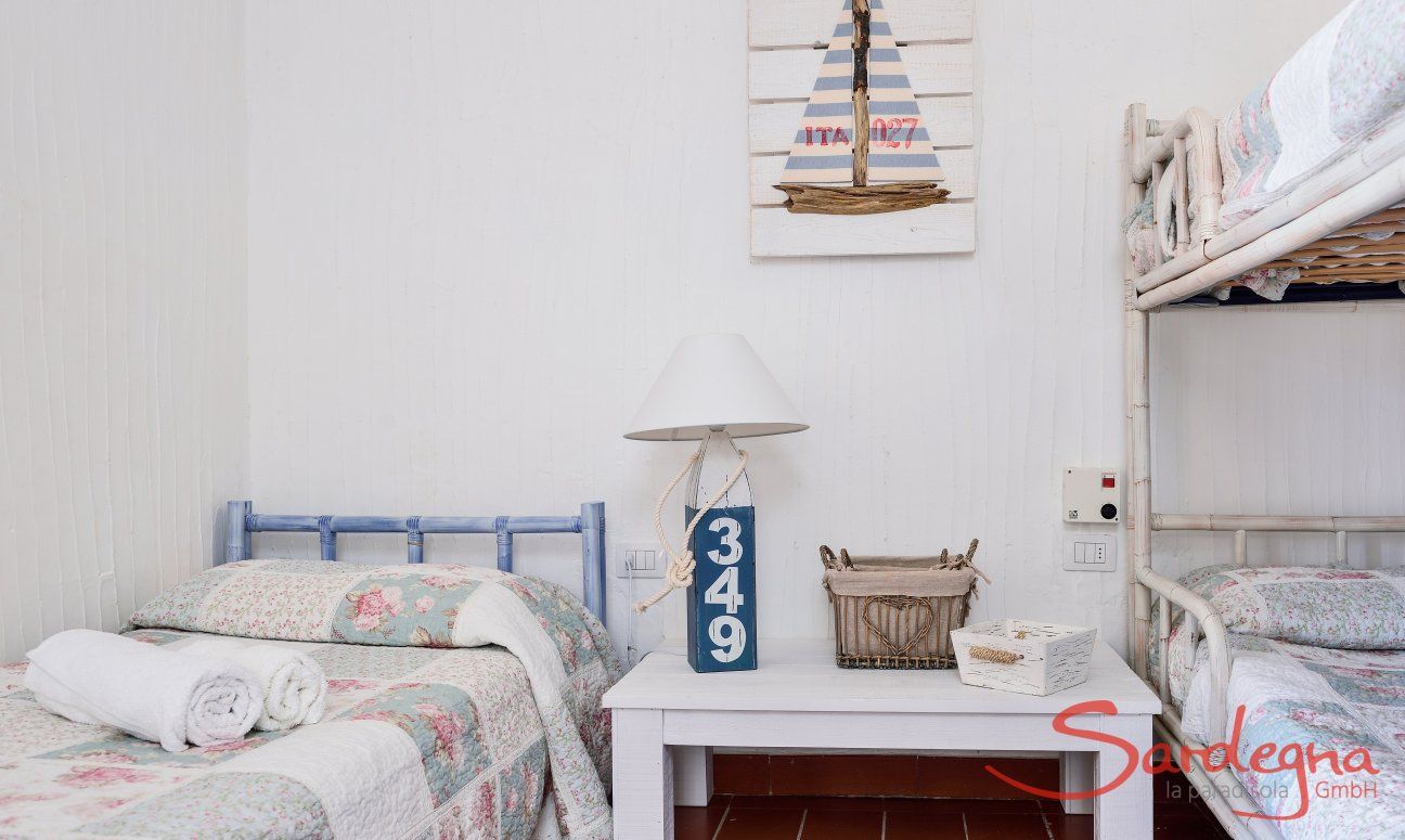 Casa 24 | Schlafzimmer 2 mit Einzelbett und Stockbett Schlafzimmer 2 mit Einzelbett und Stockbett
