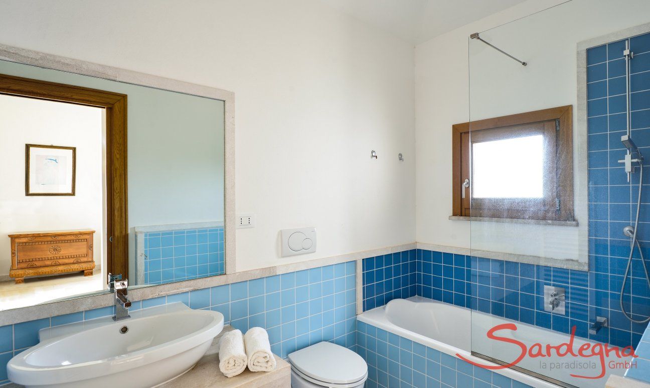 Villa del Campo | Bad im ersten Stock mit Badewanne Bad im ersten Stock mit Badewanne