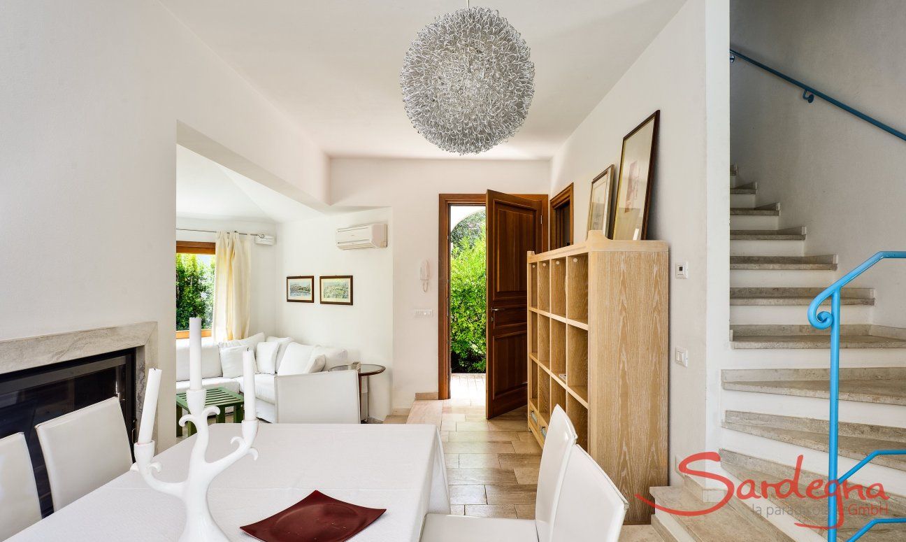 Villa del Campo | Essbereich mit Blick in das geräumige Wohnzimmer Essbereich mit Blick in das geräumige Wohnzimmer