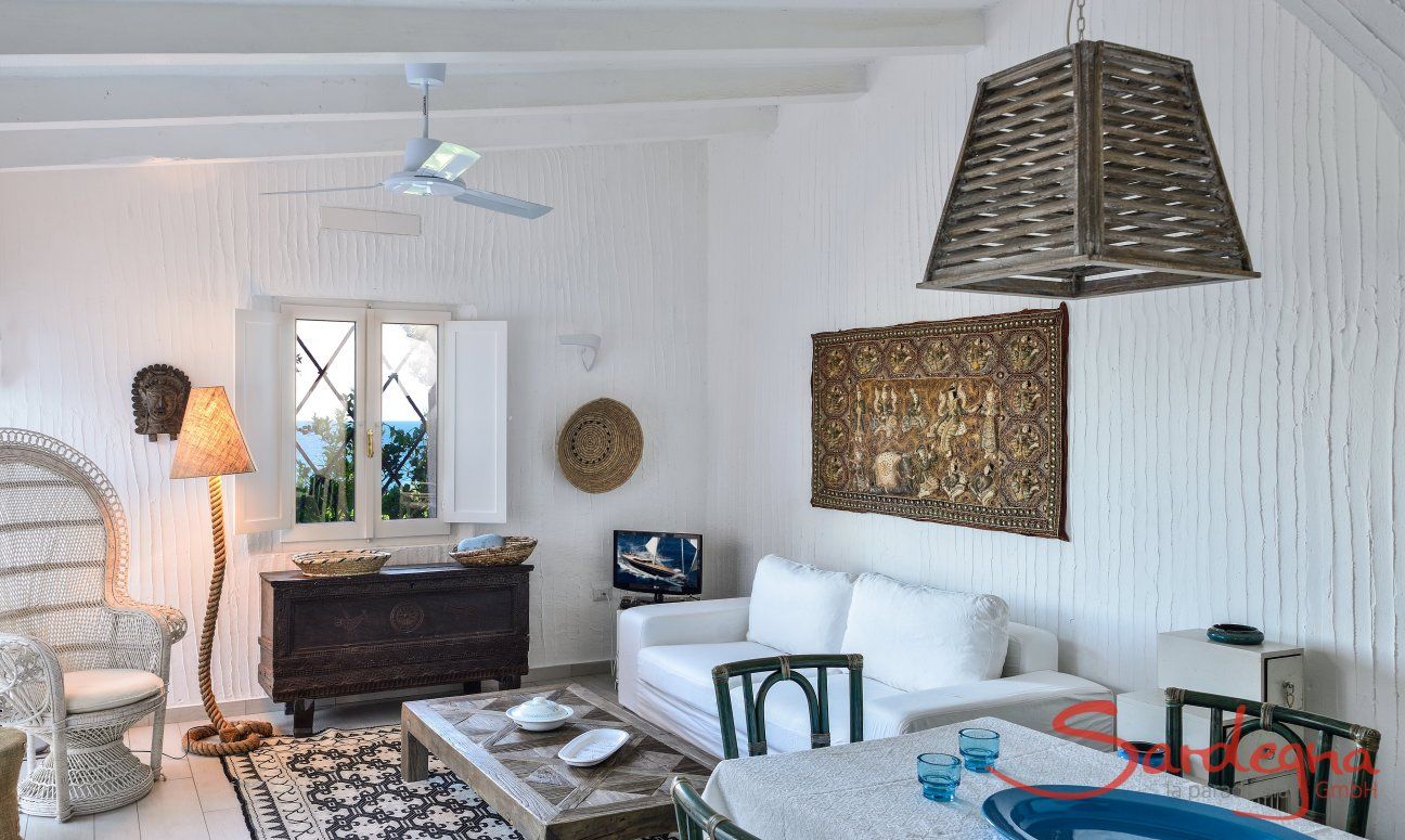 Casa 8 | Wohnbereich mit Esstisch Essplatz und Wohnzimmer