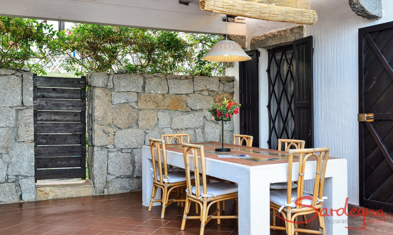 Casa 8 | Gemütlicher, überdachter Essbereich auf der Terrasse Essplatz Terrasse