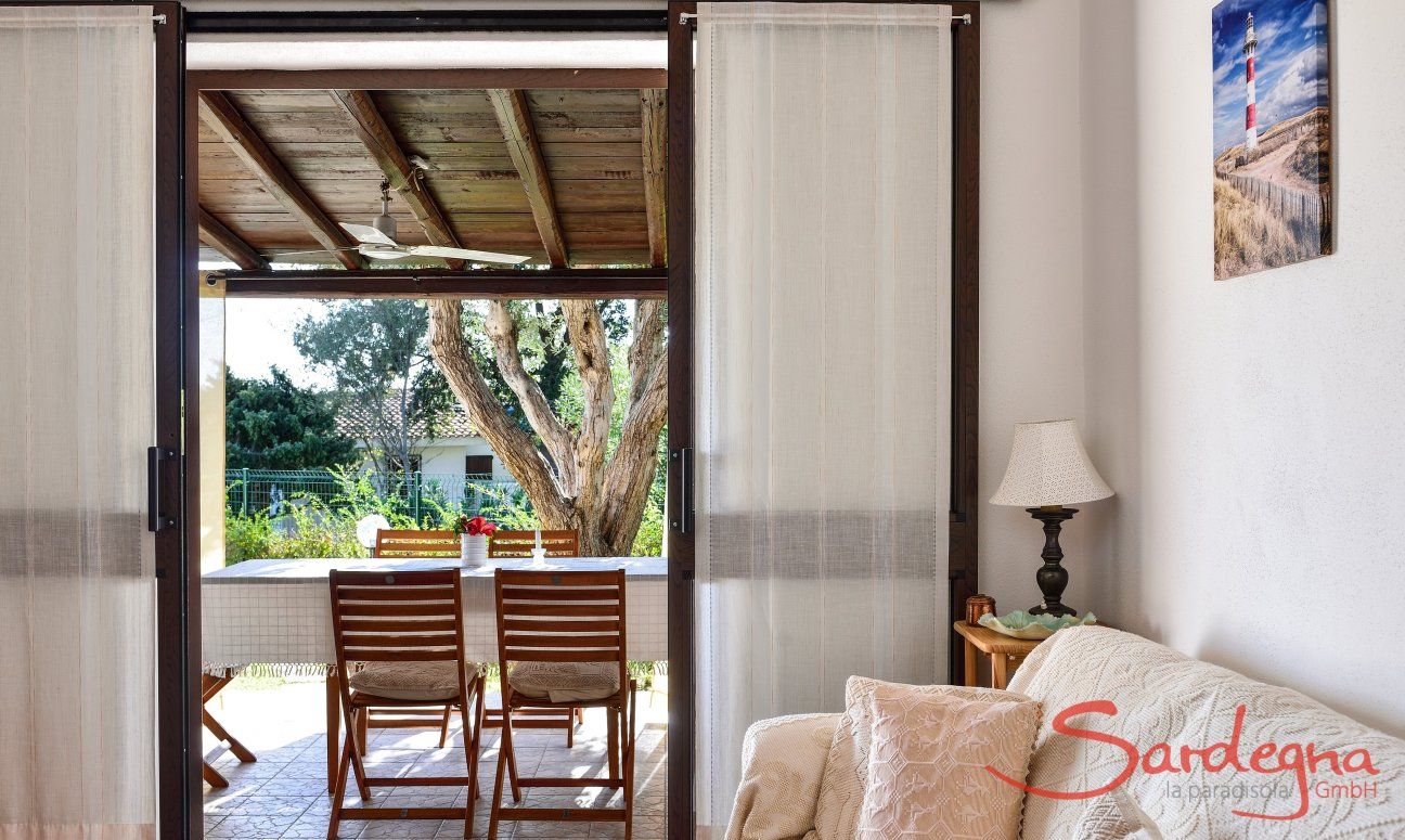 Villa Nicola | Direkter Terrassen-und Gartenzugang vom Wohnbereich aus Direkter Terrassen-und Gartenzugang vom Wohnbereich aus