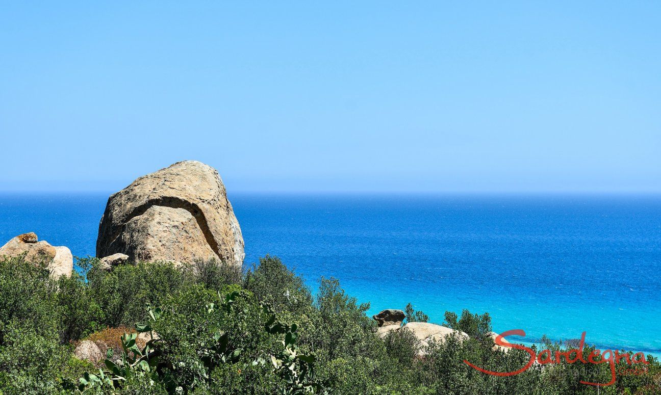 C.Orchidea | Wahrzeichen von Orchidea - im Grunstück liegt dieser Felsen Sardinien