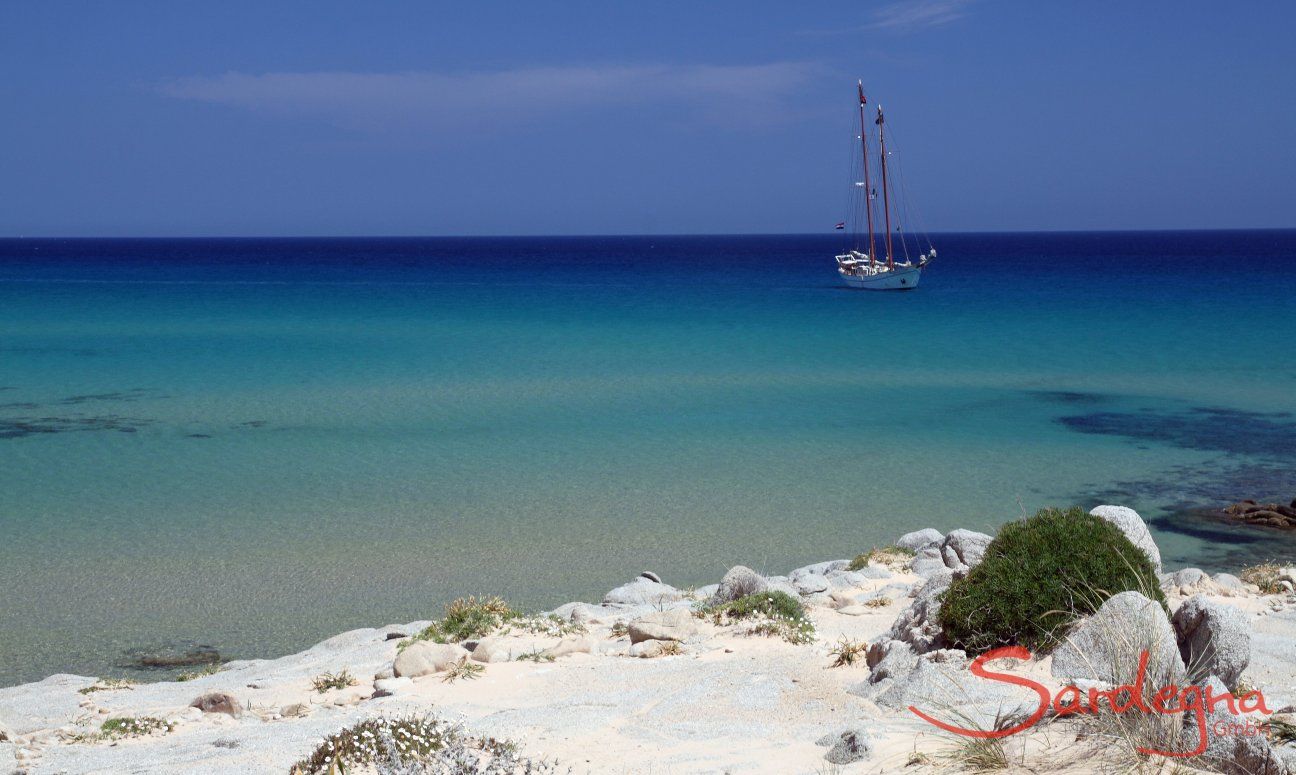 Traumstrand mit türkisfarbenem Meer der Costa Rei 